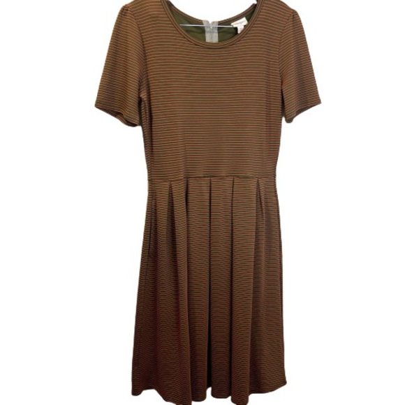 LuluRoe Dresses & Skirts - LuluRoe Short Sleeve Pleated Loose Swing Dress NWT